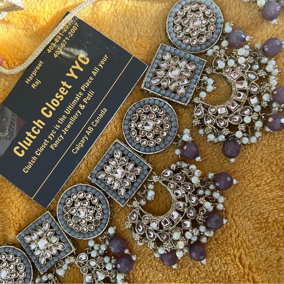 Beautiful chokker set with earrings and tikka - Picture 2 of 5